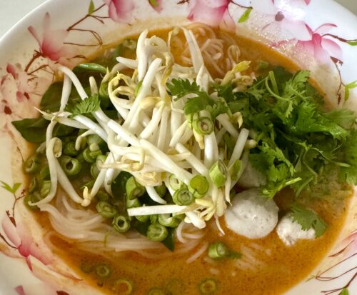 カノムチンナムヤーツナ