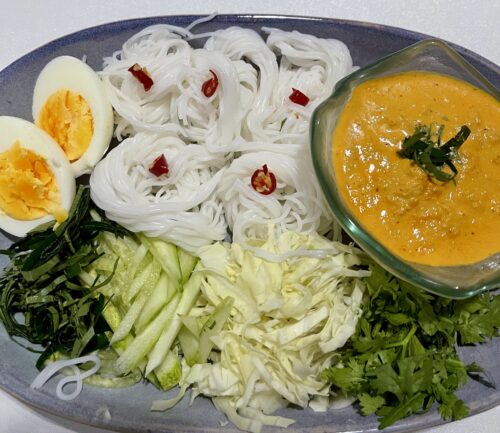 カノムチンナムヤーツナ